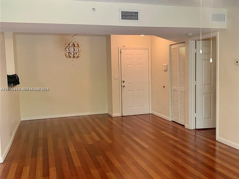 529 E Sheridan St #1021 — Photo 3