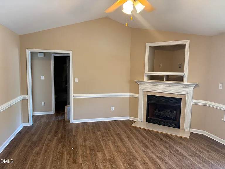 313 Opal Ln — Photo 2