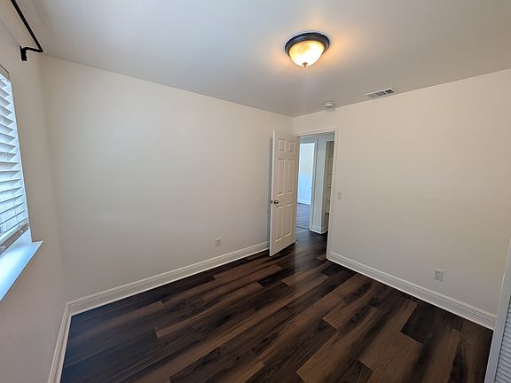 3rd image of 4223 W Laurel St