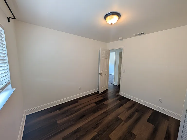 4223 W Laurel St — Photo 15