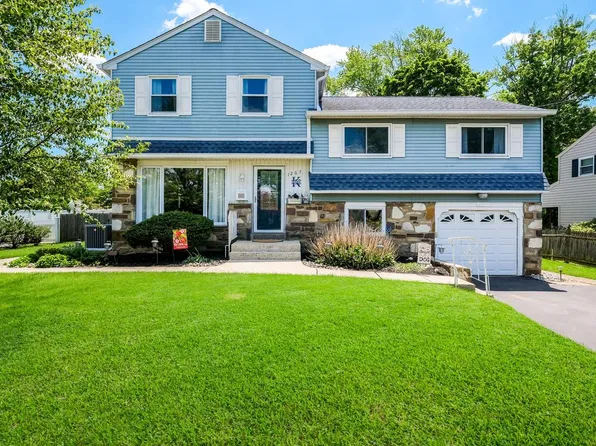 1267 Dahlia Rd, Warminster, PA 18974
