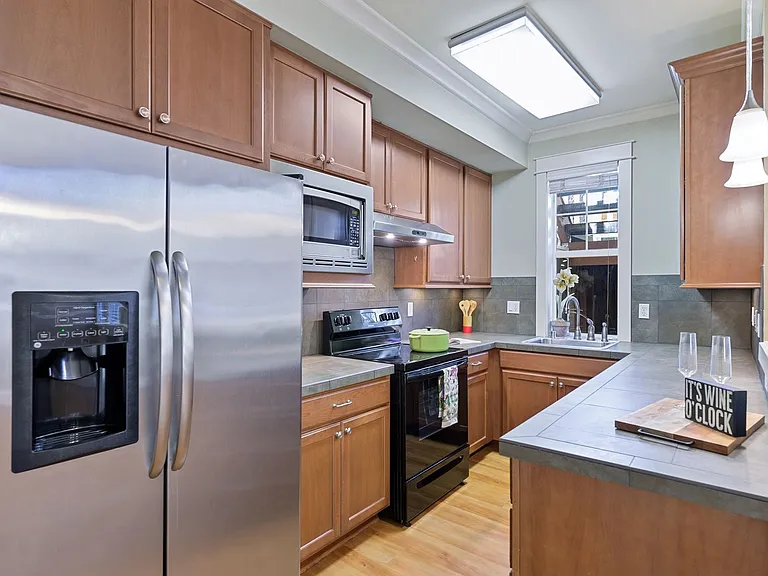 Calabria Apartments — Photo 24