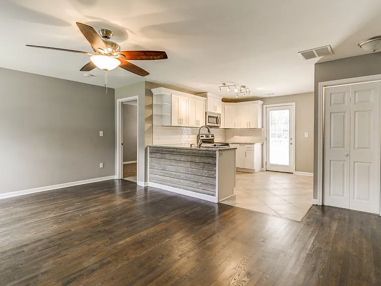 567 Ashburton Ave — Photo 2
