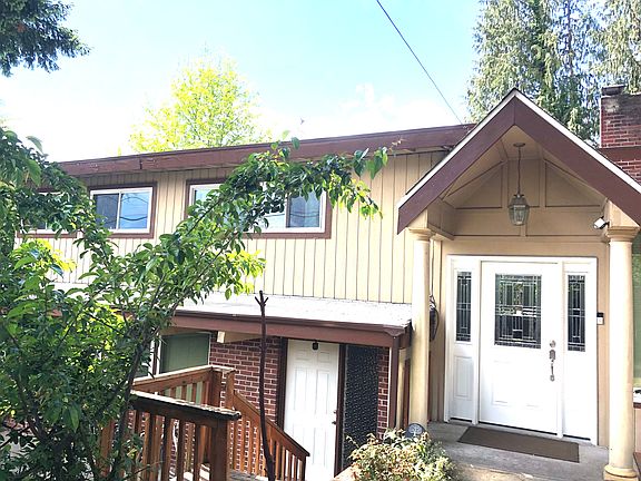 4th image of 1027 92nd Ave NE