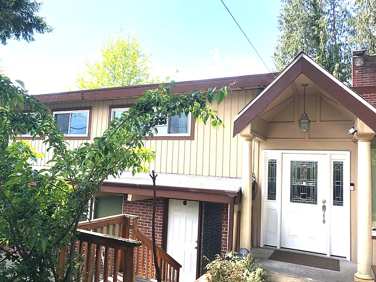 1027 92nd Ave NE — Photo 4