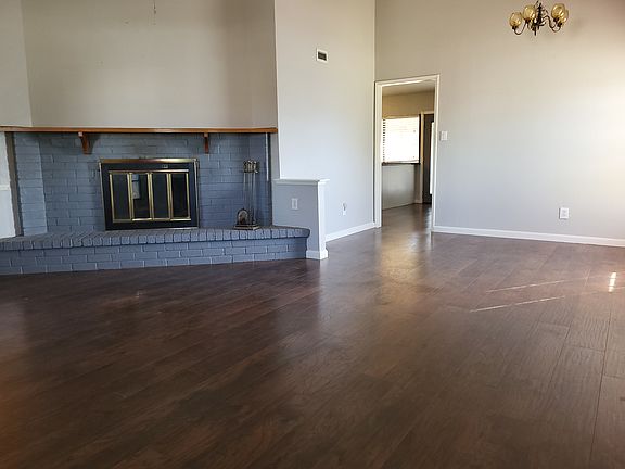 4th image of 2922 Centennial Dr