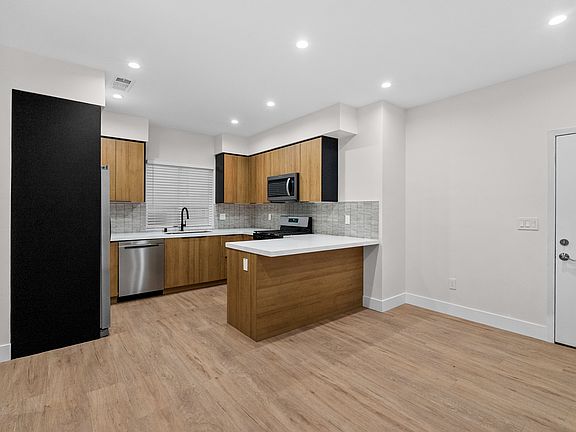 3rd image of 7834 Claybeck Ave