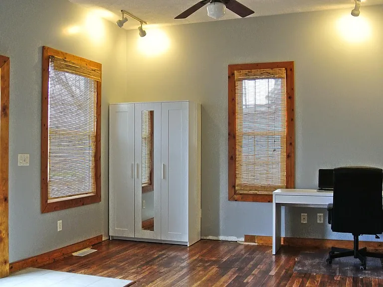 1104 W Taylor St — Photo 4