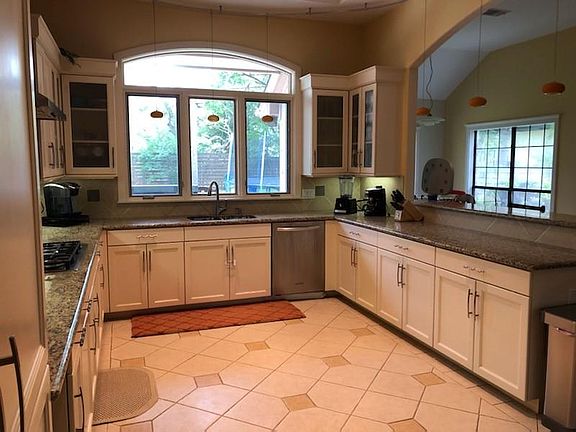 5th image of 2615 Delwood Pl