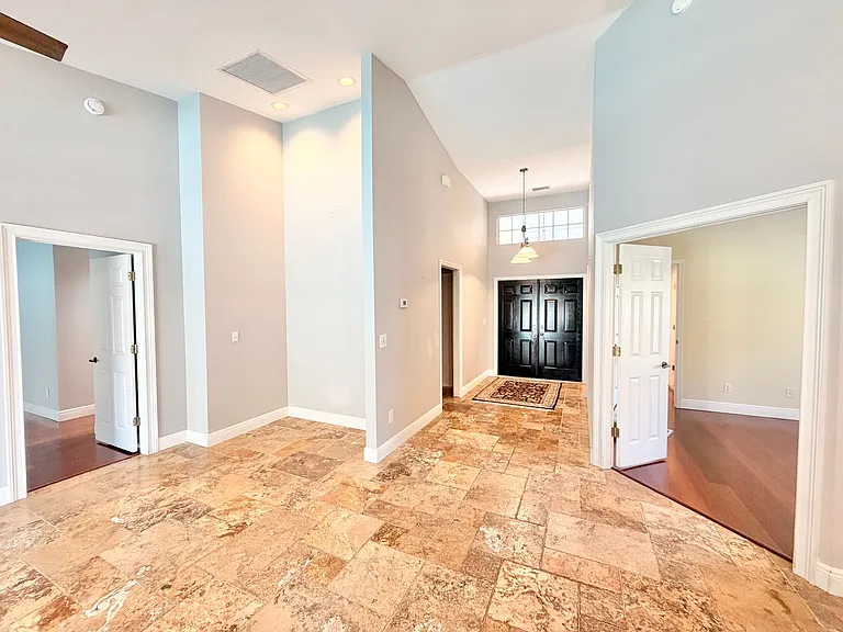 6642 Middlesex Pl — Photo 4