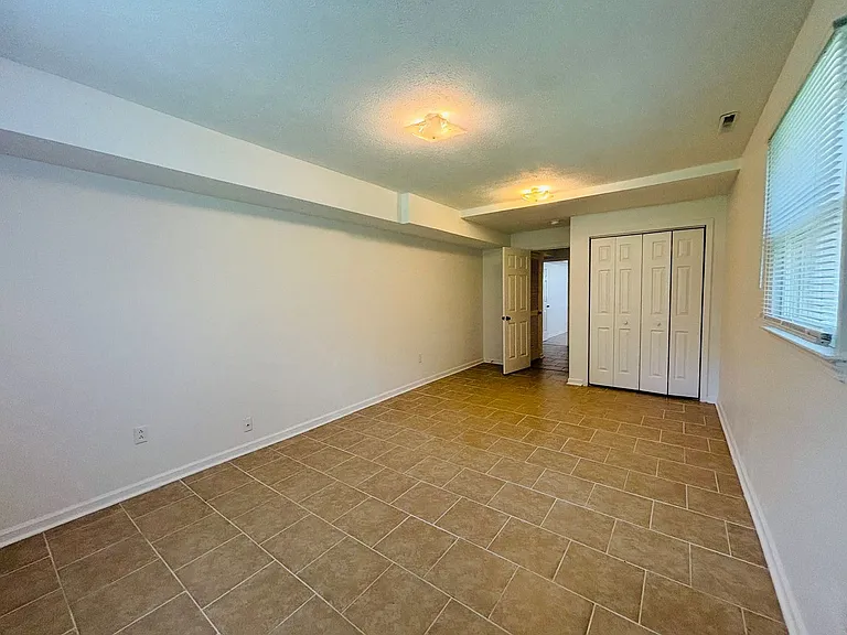 306 Woodbine Dr — Photo 2