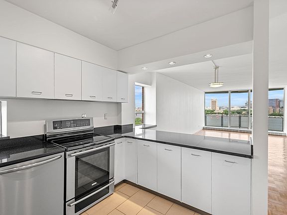 3rd image of 330 Beacon St #111