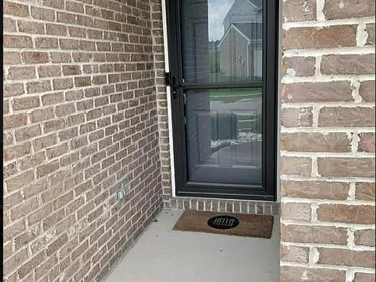 960 Baden Manor Dr — Photo 3