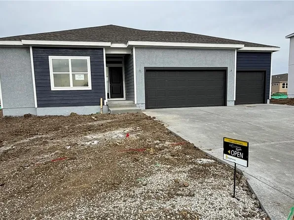 509 SW Newport Dr, Blue Springs, MO 64014