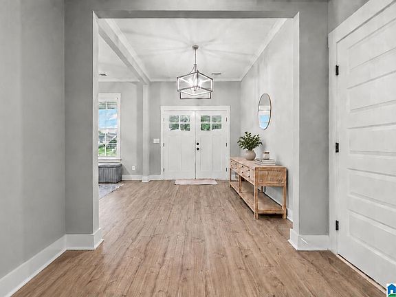 3rd image of 3404 Chatham Cir