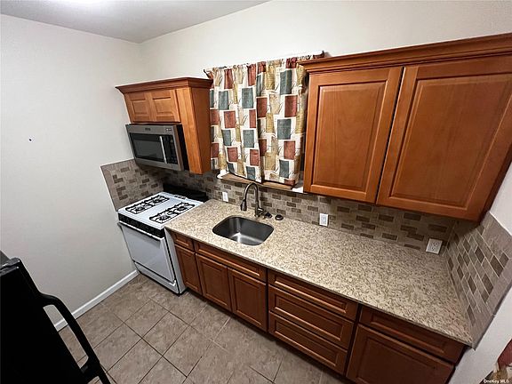 4th image of 28-15 Seagirt Blvd #2