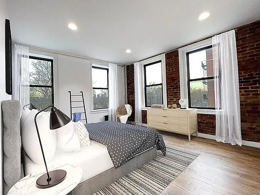 Rented by Bohemia Realty Group | media 4