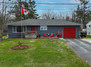 63 4th St, Orillia, ON L3V 4B7