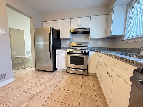 4th image of 63 Hillcroft Way