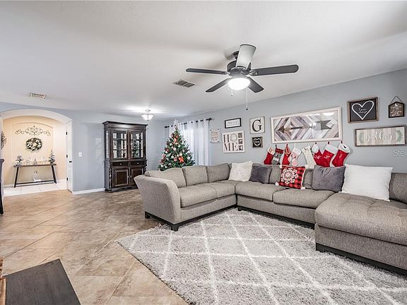 4th image of 18138 Leamington Ln