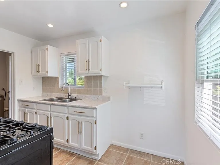1192 Stringer Ave — Photo 9