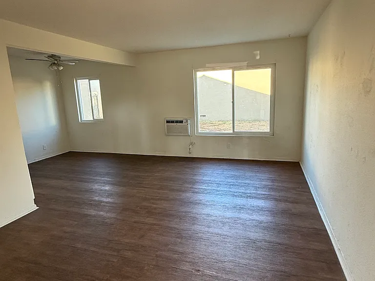 1012 S Tamarack Dr — Photo 2