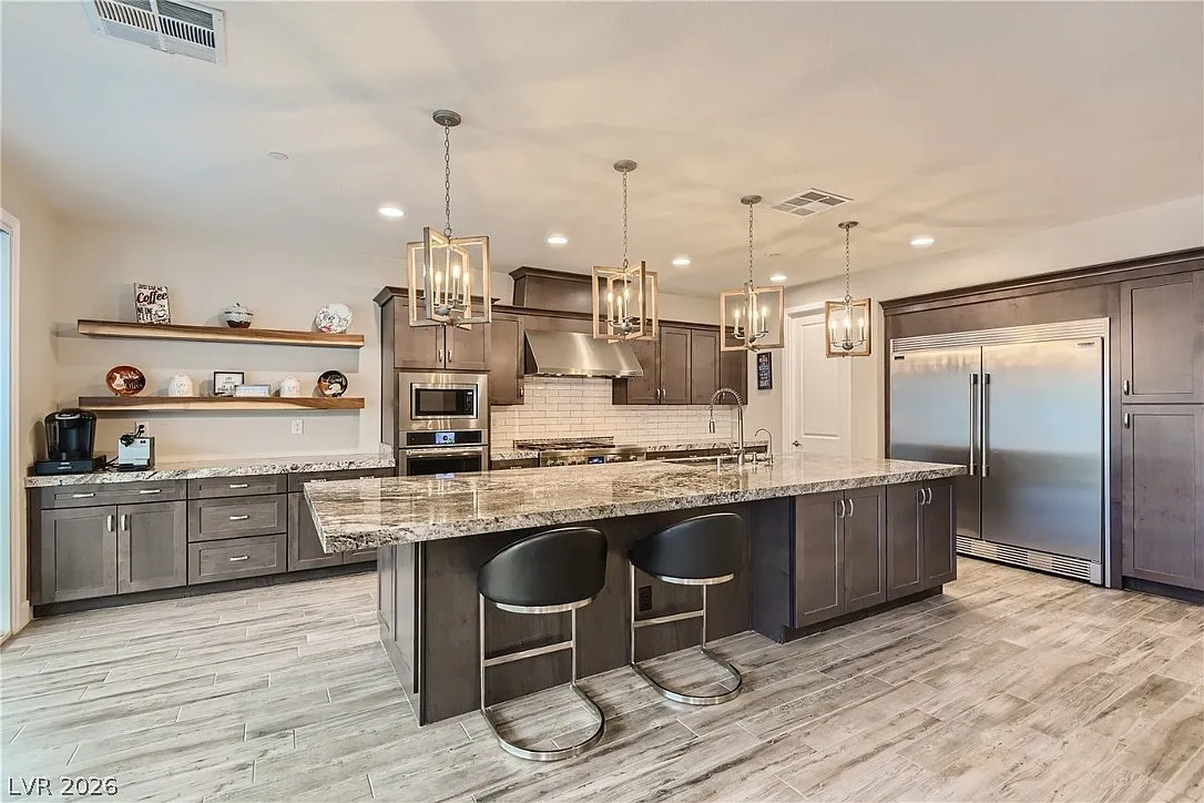 5 bed, 3.5 bath, 4110 sqft, $5,500 — Photo 2
