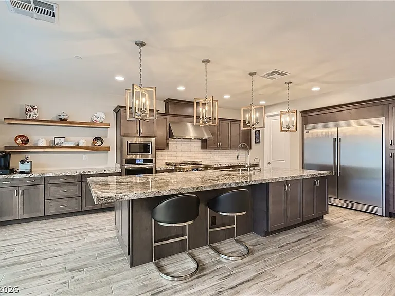 4631 Amazing View St — Photo 2