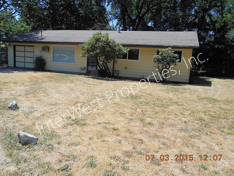 8438 SE Market St — Photo 3