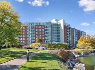 30 Blue Springs Dr #702, Waterloo, ON N2J 4T2