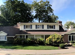 1030 Roy Dr, Lakewood, OH