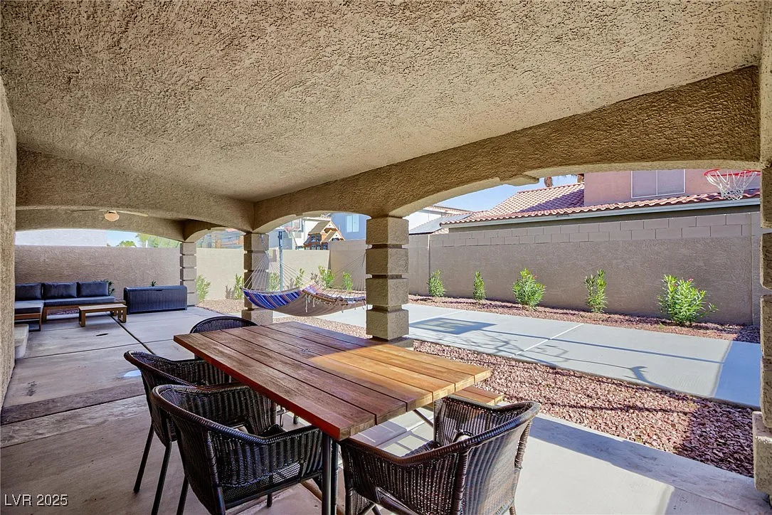 3 bed, 2.5 bath, 1639 sqft, $3,500 — Photo 3