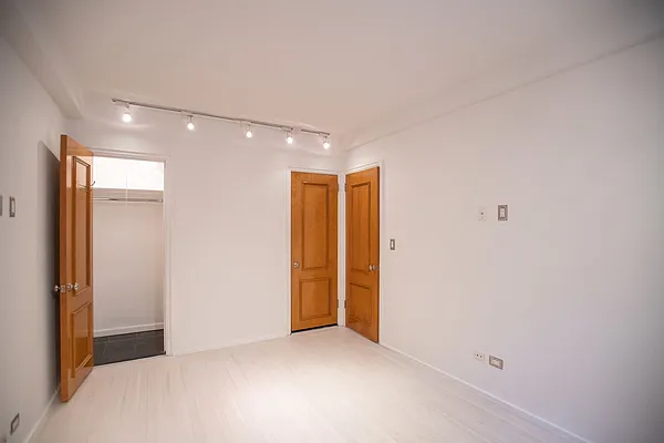 Rented by LEE & ASSOCIATES NYC RESIDENTIAL LLC | media 25