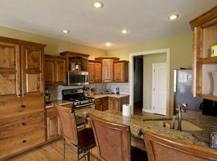 1694 Hart Ln, Nixa, MO 65714