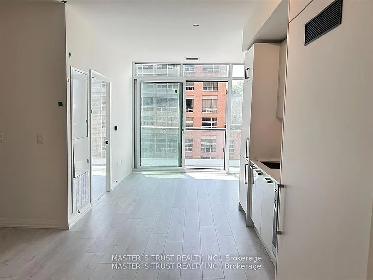 280 Dundas St W #906 — Photo 4