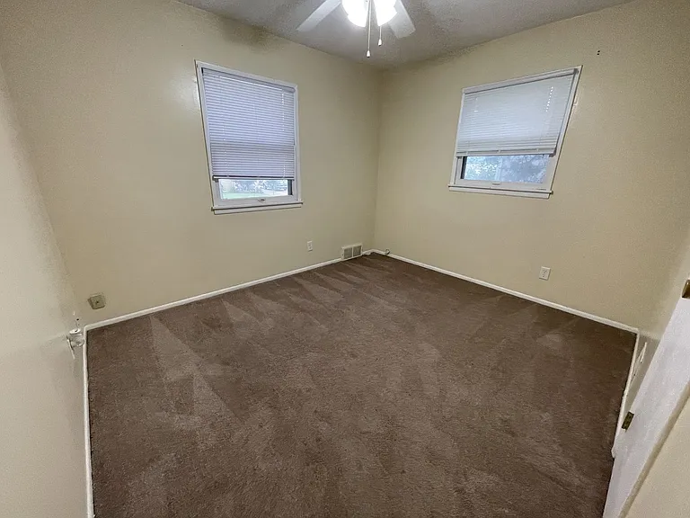 4303 S 61st Ave — Photo 6