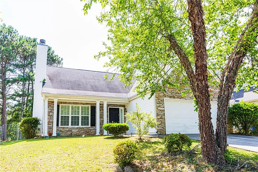 Building Photo - 2545 Lake Royale Dr