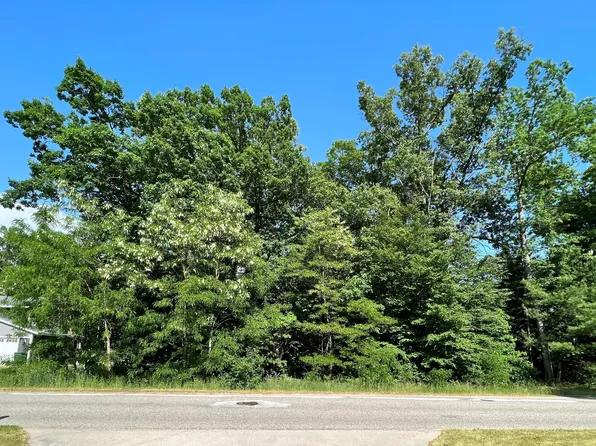 1030 Willshire Dr, Muskegon, MI 49445