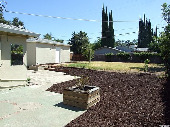 5th image of 5718 Almond Ave