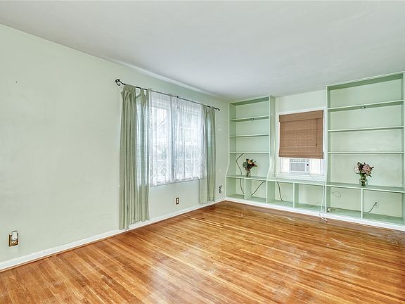3rd image of 989 Atlantic Ave