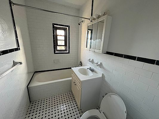 4th image of 2728 Henry Hudson Pkwy APT B54
