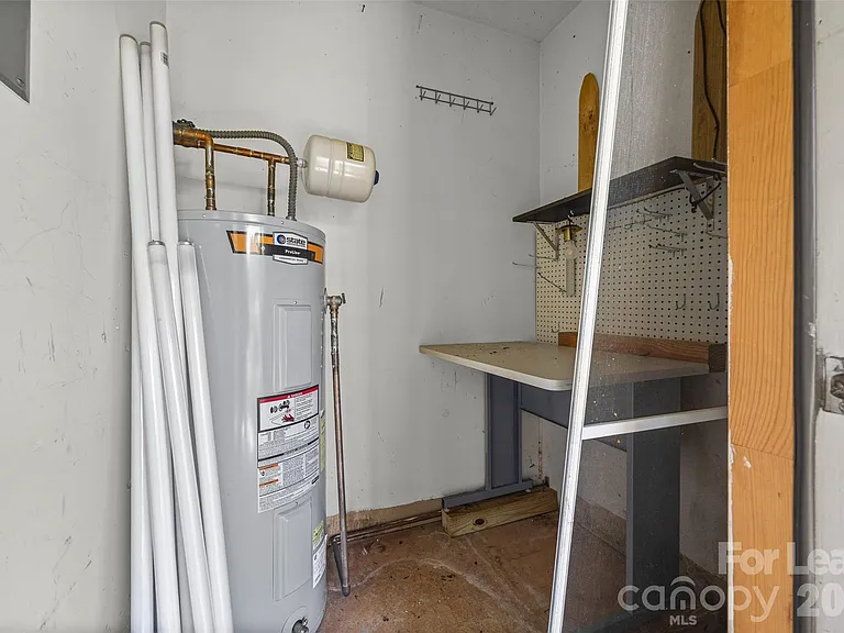 2920 Iron Gate Ln — Photo 26