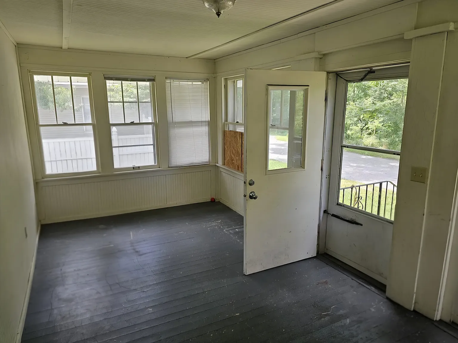 3 bed, 1.5 bath, 1400 sqft, $1,550 — Photo 2