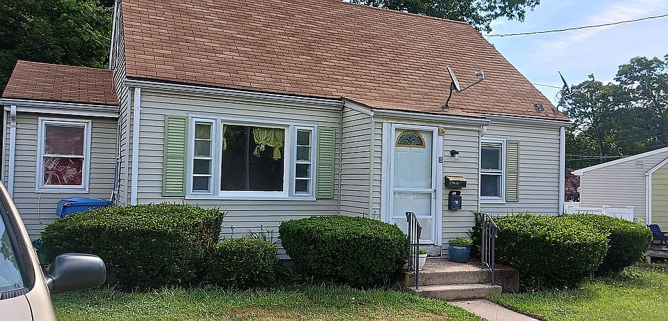 1st image of 10 Hale Ln