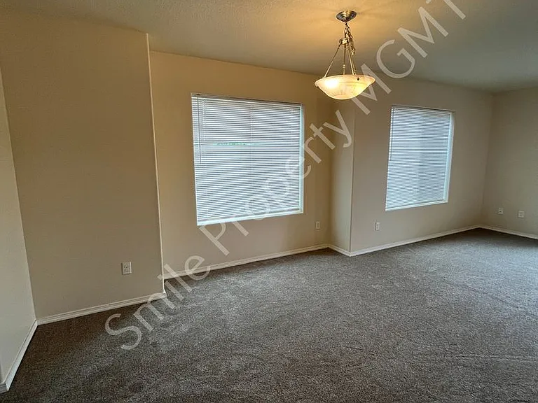 13450 SE Division St — Photo 4