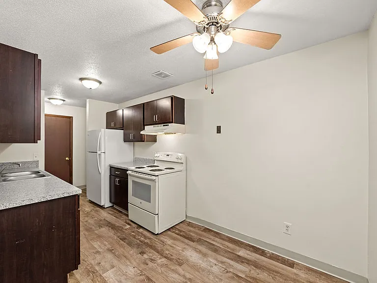 Drake Apartments — Photo 19