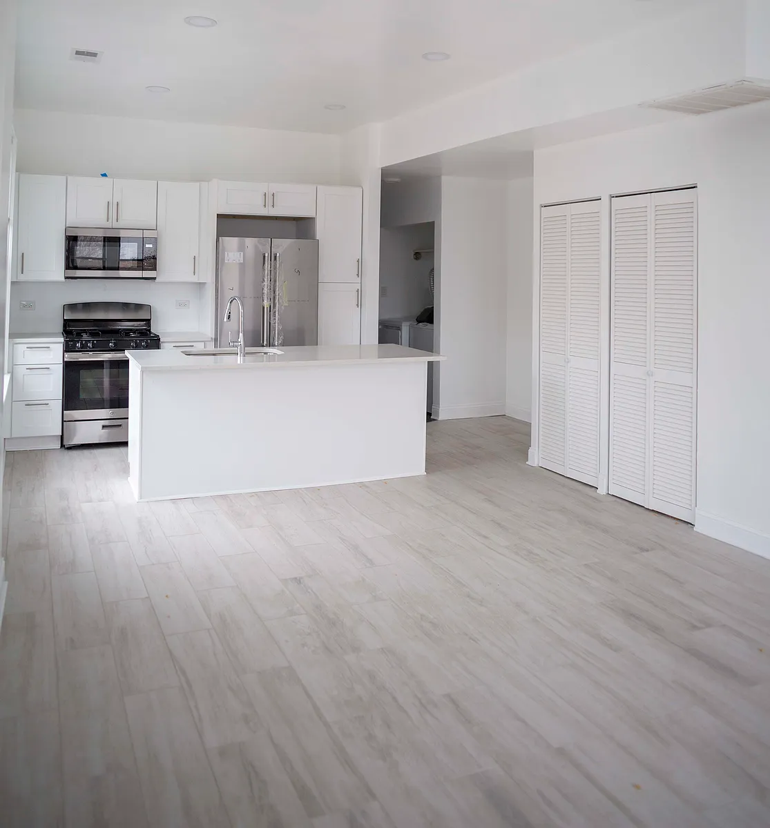 Building Photo - 1456 W Polk St #3W