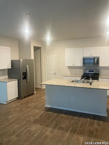 4 bed, 2.5 bath, 2223 sqft, $2,000 — Photo 2