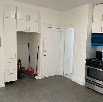 4th image of 72 Jefferson Ave APT 1F