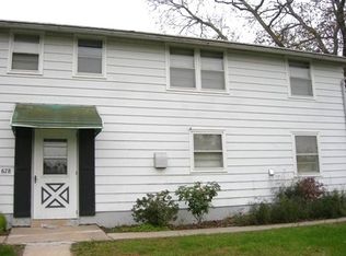 678 Broad St APT 2, Akron, PA 17501